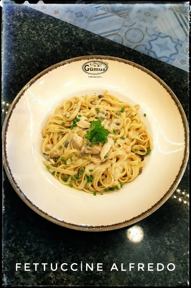 Fettuccine Alfredo